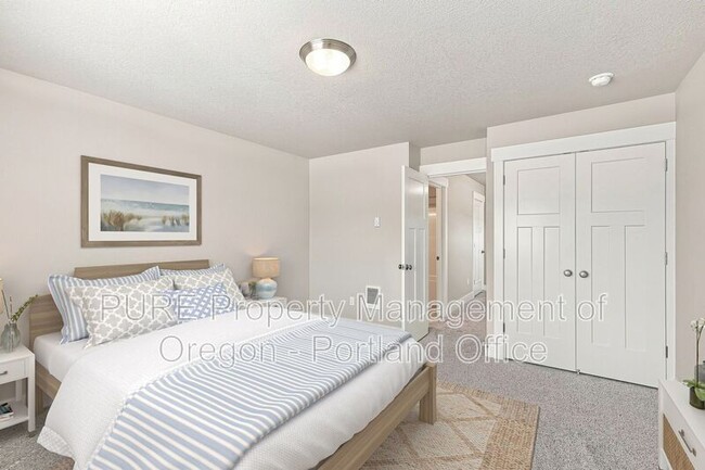 Building Photo - 588 NE Alderwood Dr