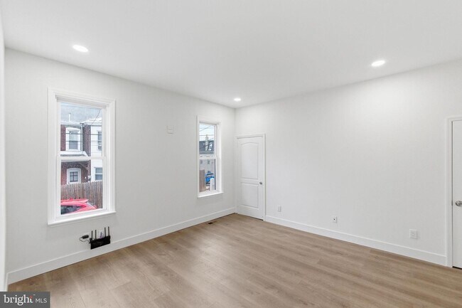 Building Photo - 213 Hermitage St