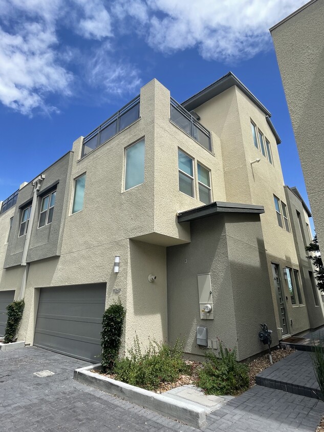 Primary Photo - 11267 Gravitation Dr