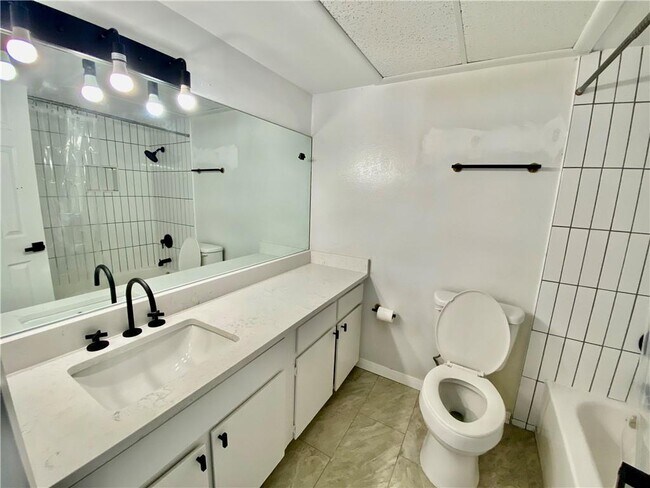 Foto del edificio - 6910 Hart Ln