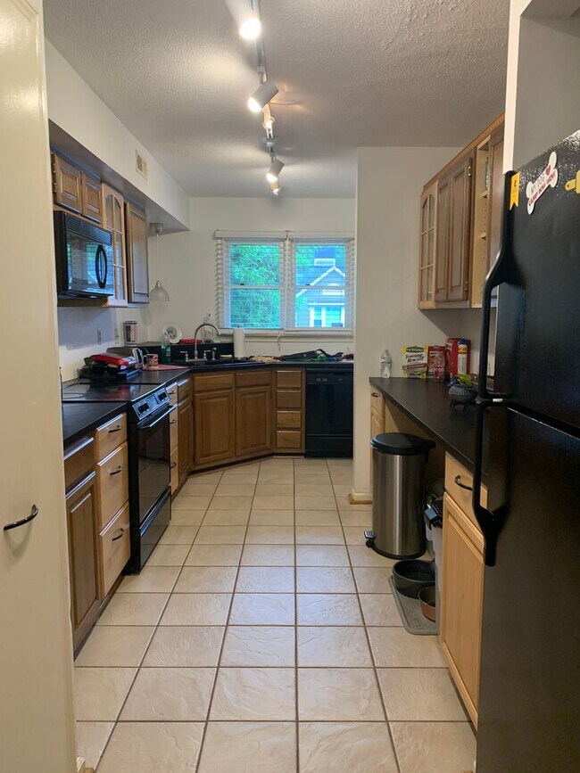 Foto del edificio - Condo available downtown Greenville