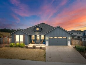 Building Photo - 496 NW Cascade Mountain Dr