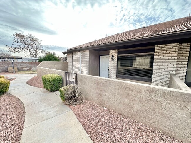 Building Photo - Beautiful Downtown Home! Price Reduced!