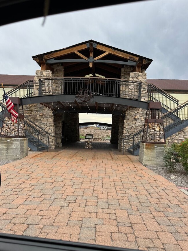 Foto del edificio - 4 BR Laughlin Ranch Golf Estate Utilities included, Fully furnished on Bullhead Parkway