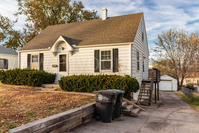 Foto del edificio - 3 Bedroom / 1.5 Bathroom Home | 60th & Center