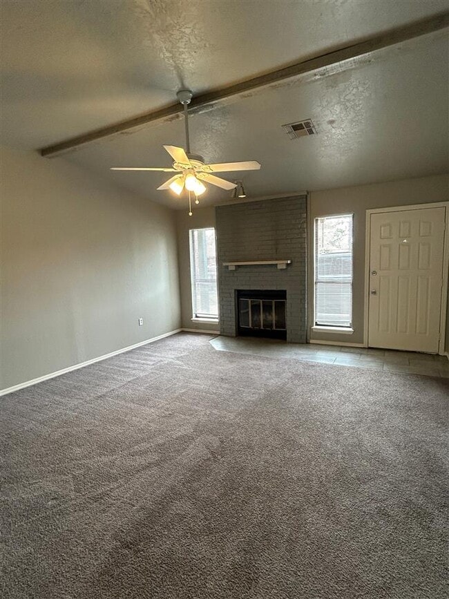 Building Photo - 910 NE Tortoise Dr