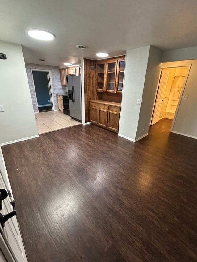 Dining room - 719 W Loop Dr