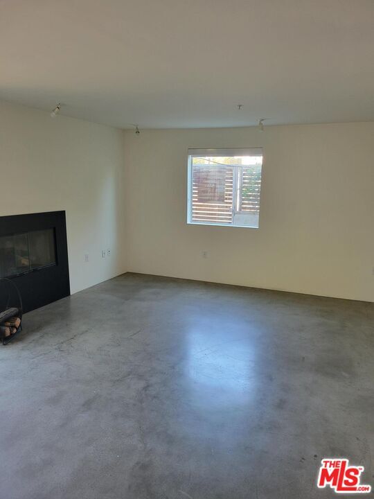 Building Photo - 5806 Waring Ave