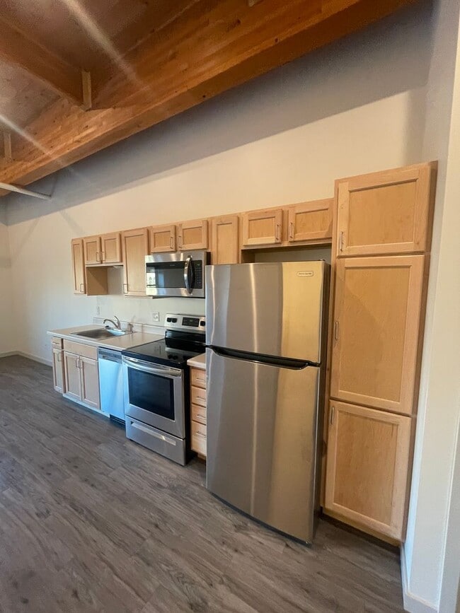 Building Photo - Studio Unit at Tiller+Main