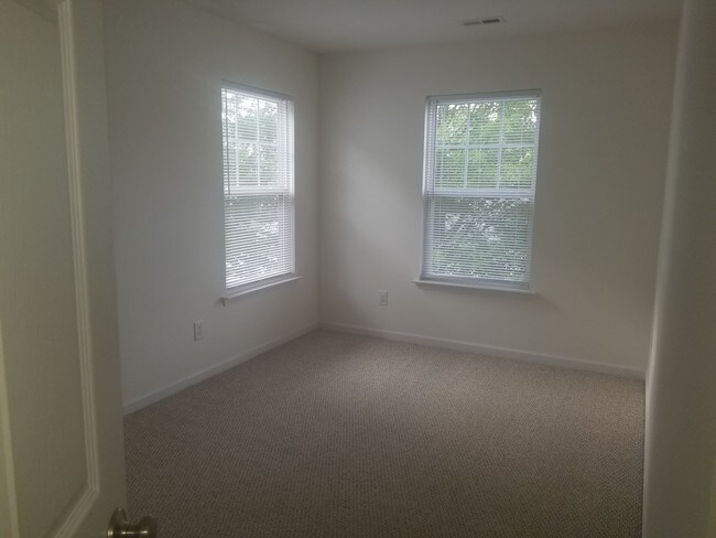 Building Photo - 330 Gilman Ln