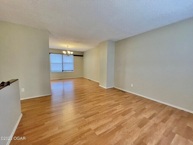 Foto del edificio - 4025 E 7th St