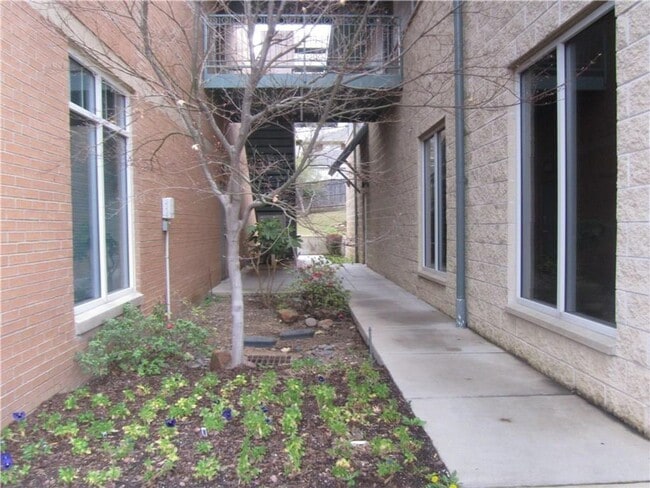 Building Photo - 1 Bedroom Apartment Near Magnolia Area