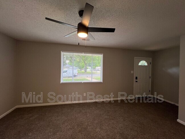 Building Photo - 3025 Lounette St