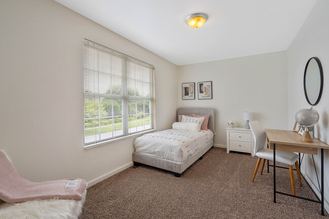 Bedroom - Eagle Ridge Village