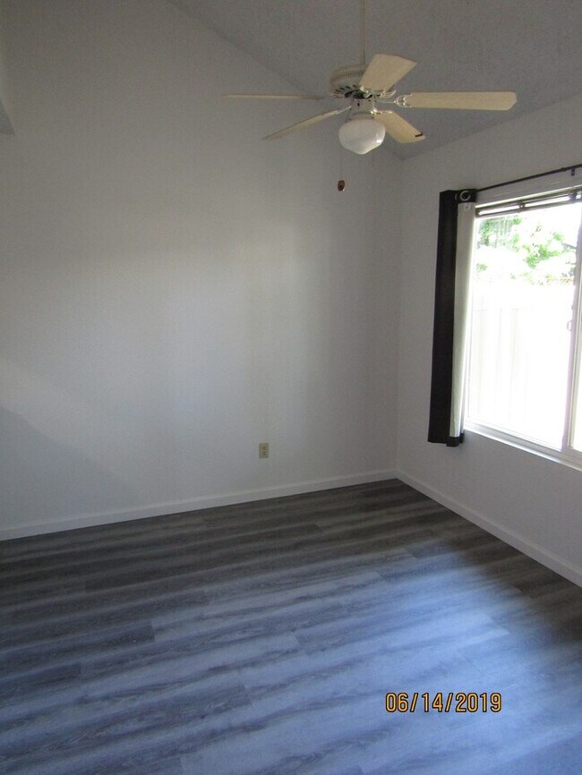 Foto del edificio - 1048 Copeland Creek Dr