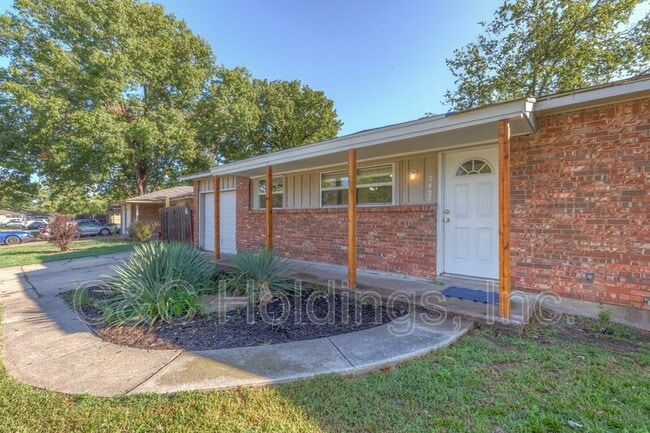 Building Photo - 2427 S 126th E Ave