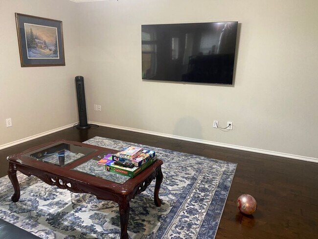 Foto del edificio - We have a beautiful house for rent in McKinney with wooden floors and stainless steel appliances.