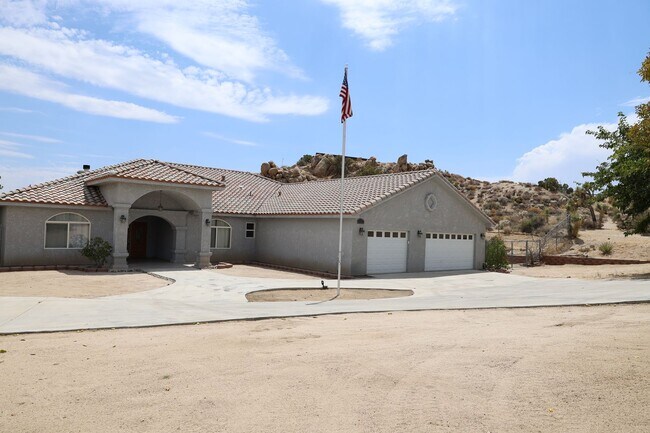 Foto del edificio - ?Unfurnished  dream home in the magical bo...