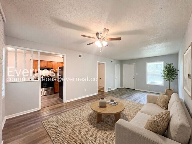 Foto del edificio - Limited Time Special Offer / 3 Bed/1.5 Bath Home with Off-Street Parking / Pet-Friendly / Availab...