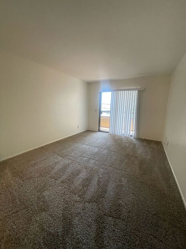 Foto del edificio - Updated 2 Bedroom/ 2 Bath Condo In The Hea...