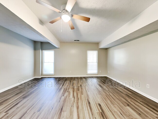 Building Photo - 2112 Fairway Ct SE