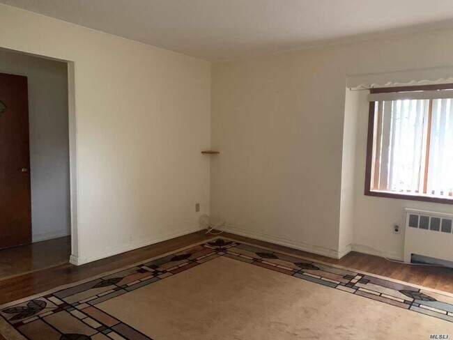 Building Photo - 158 Hunnewell Ave