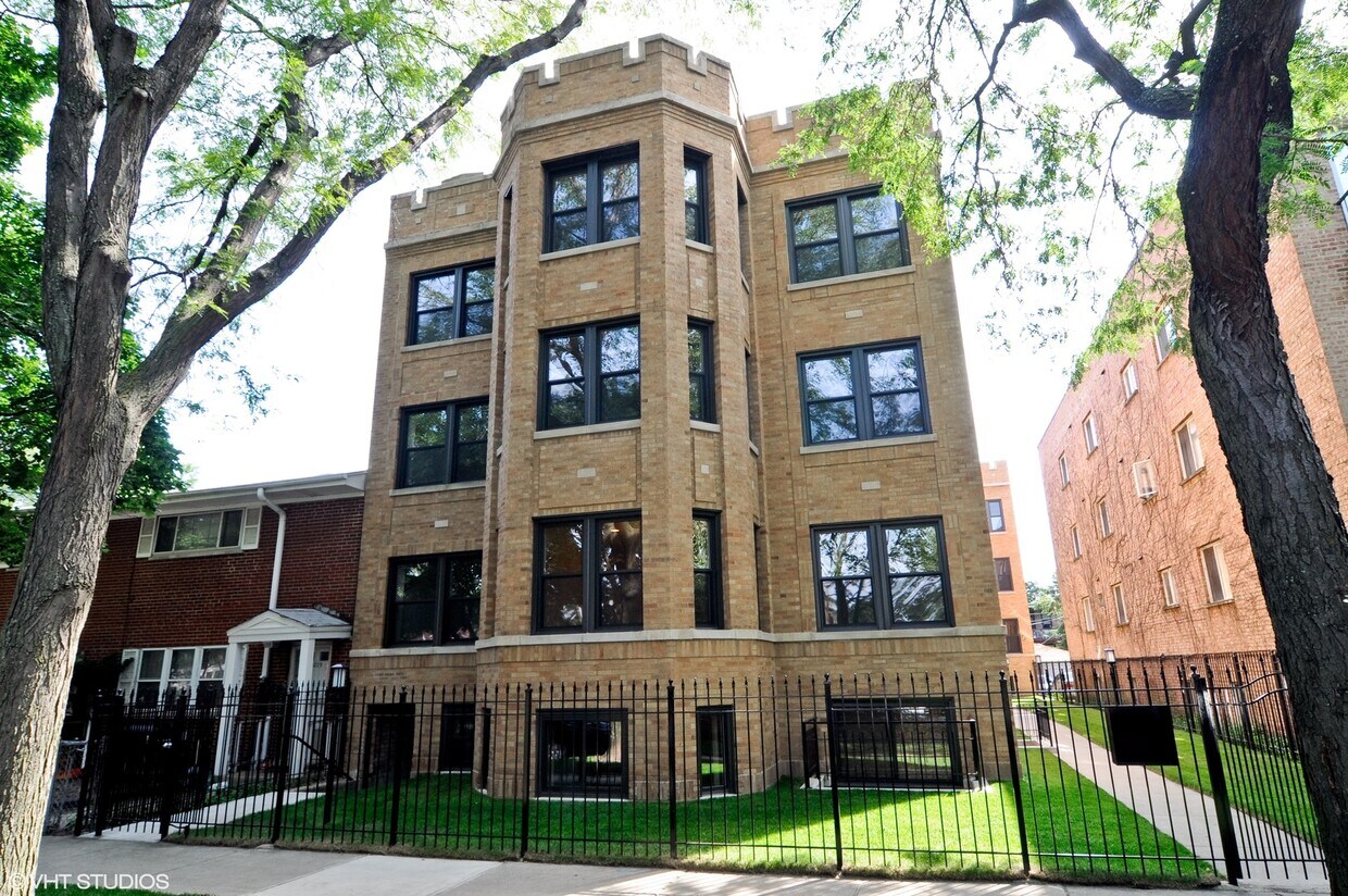 Primary Photo - 6225 N Hermitage Ave