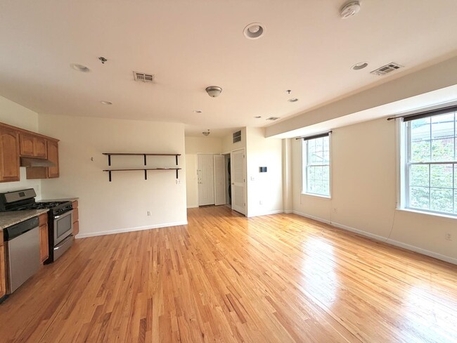 Building Photo - 687 Avenue A