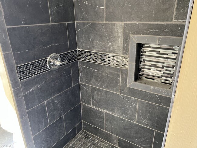 Foto del edificio - 3 br, 2 bath Duplex - (UPTOWN)NEW)point Pa...