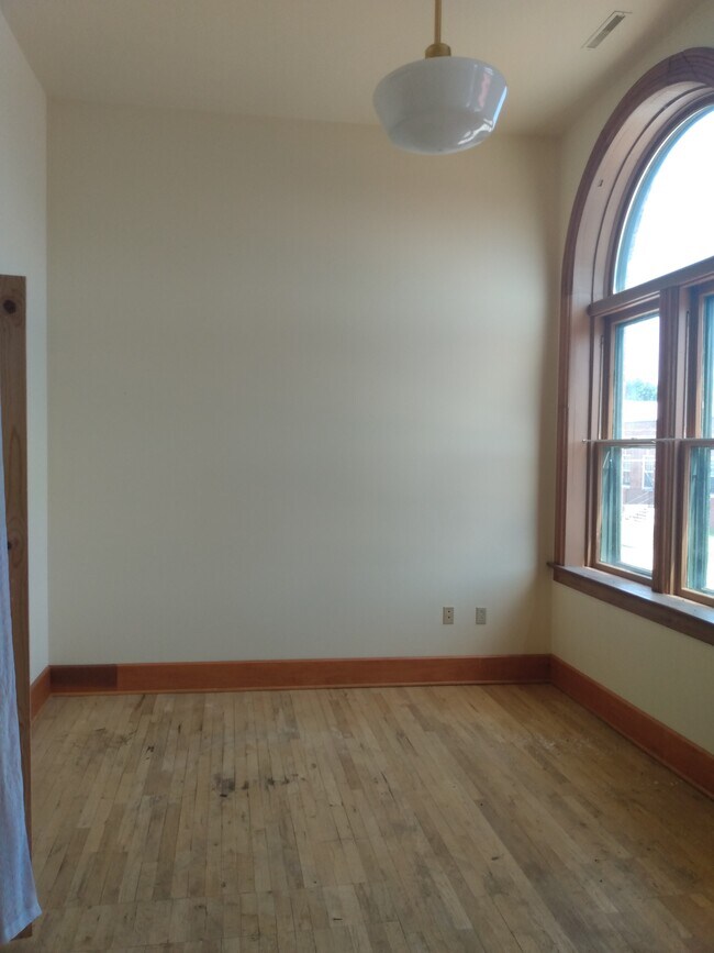 129 2nd Ave NE Unit A, Independence, IA 50644 Apartments in