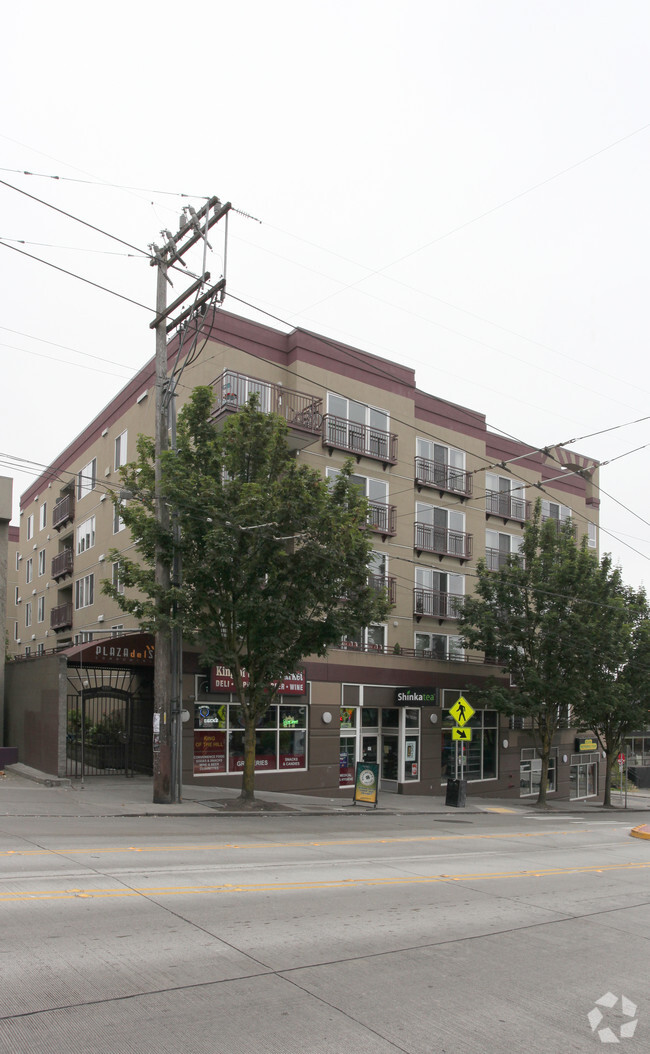 Building Photo - Plaza del Sol Condominiums