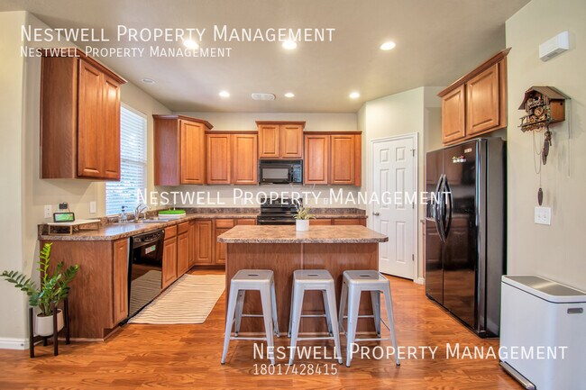 Building Photo - $250 OFF FIRST MONTH'S RENT - Beautiful 3-...
