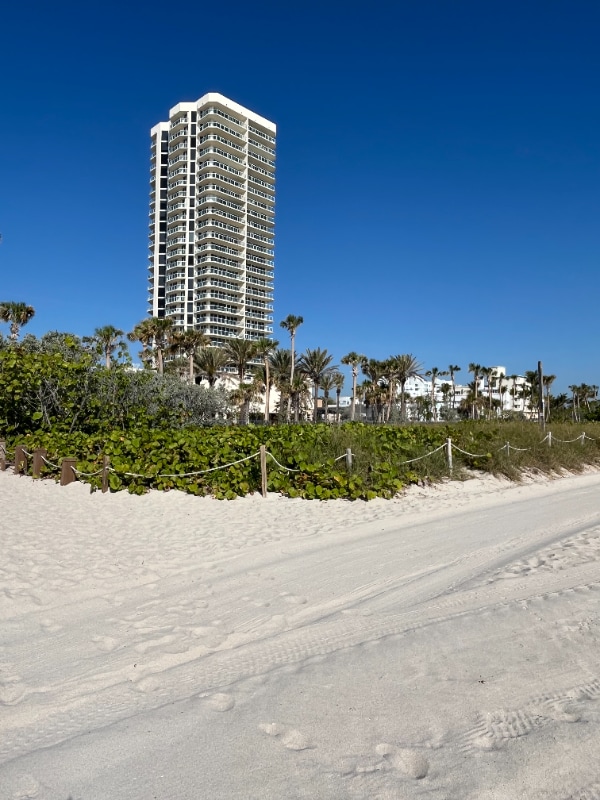 Foto del edificio - 7445 Harding Ave