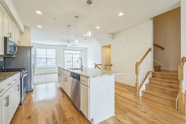 Building Photo - 9904 Wood Edge Wy