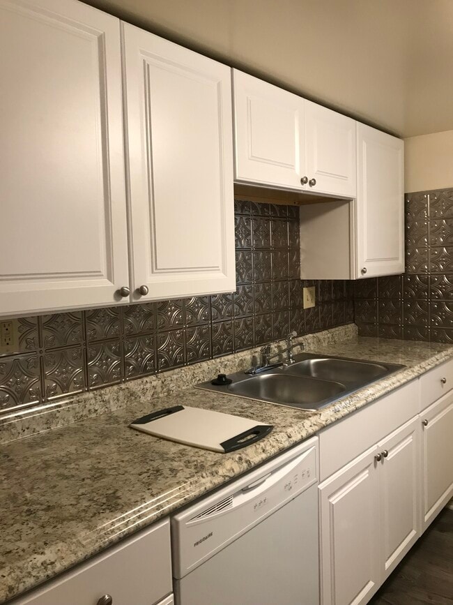 Building Photo - 910 S State St