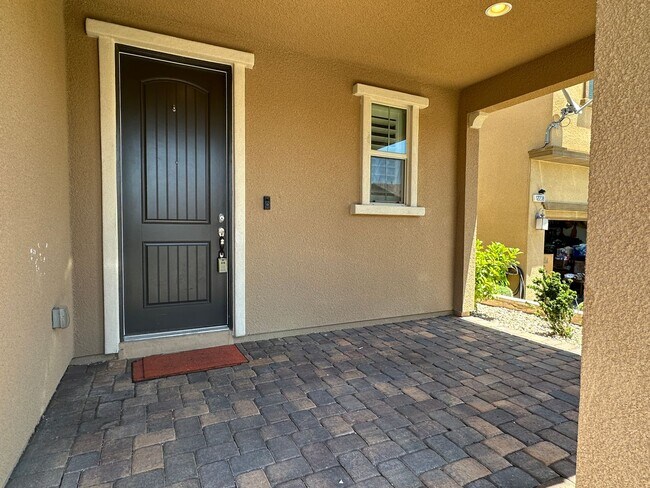 Building Photo - Beautiful Home in the Paseos of Summerlin!