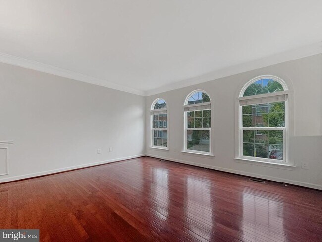Foto del edificio - 8173 McCauley Way