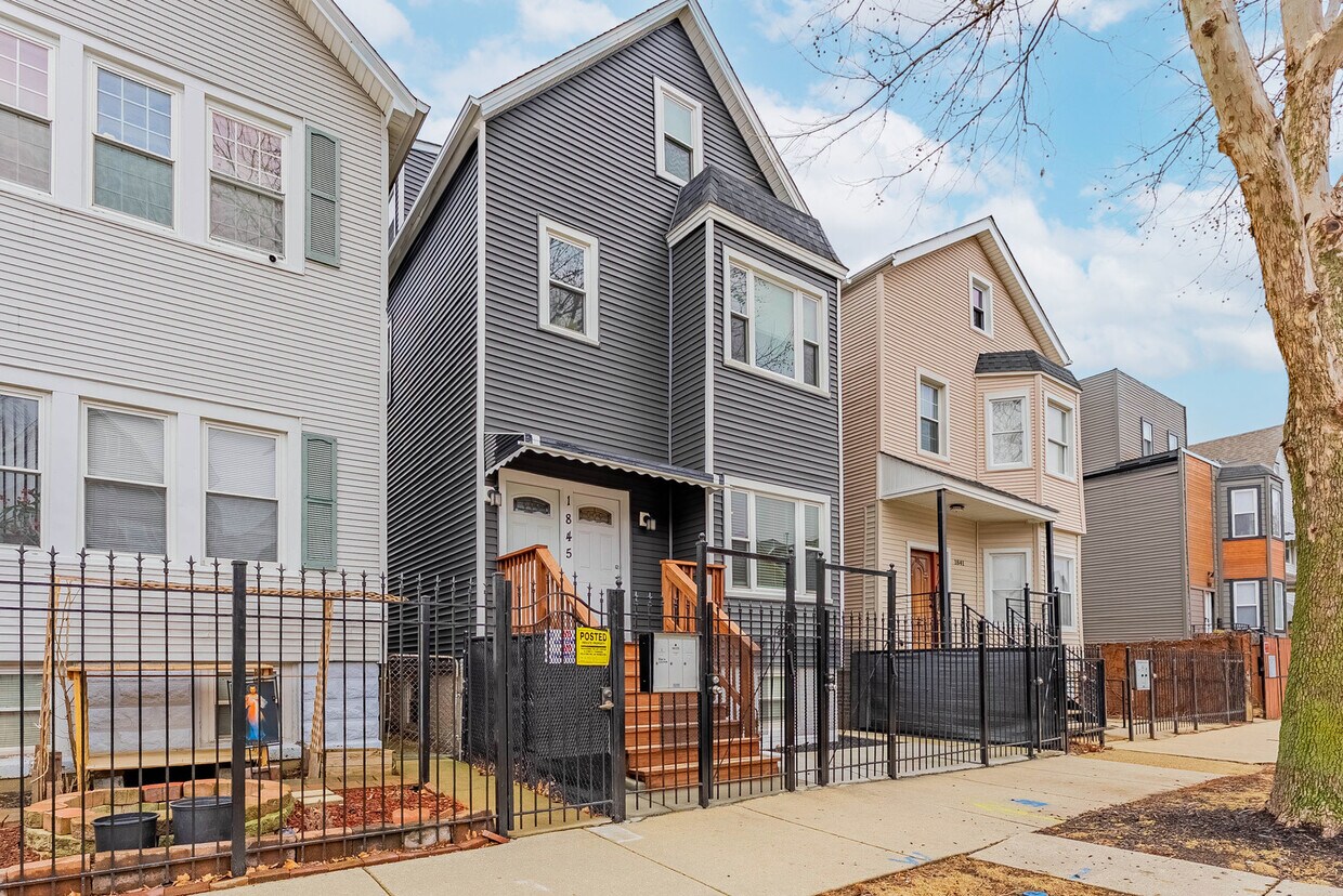 Foto principal - 1845 N Mozart St