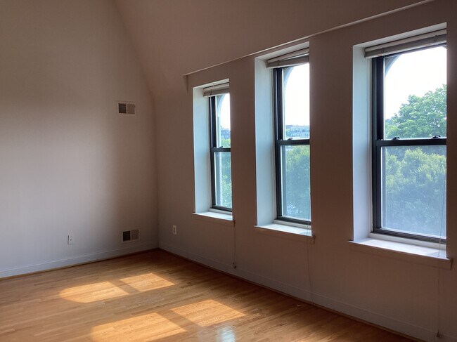 Foto del edificio - 2106 18th St NW