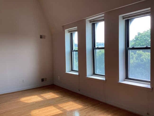 Building Photo - 2106 18th St NW