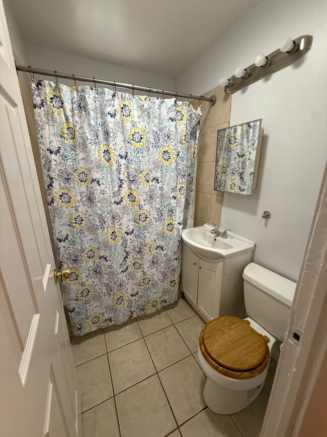 bathroom - 1731 N Central Ave
