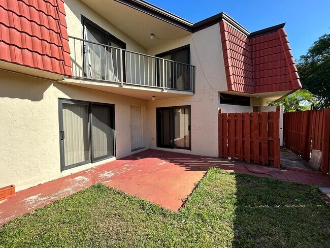 Building Photo - 3698 Victoria Dr