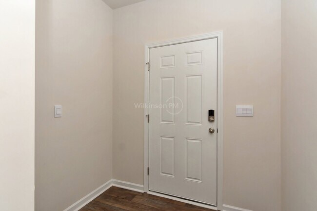 Building Photo - Charming 2-story 3BD/2.5BTH corner unit to...