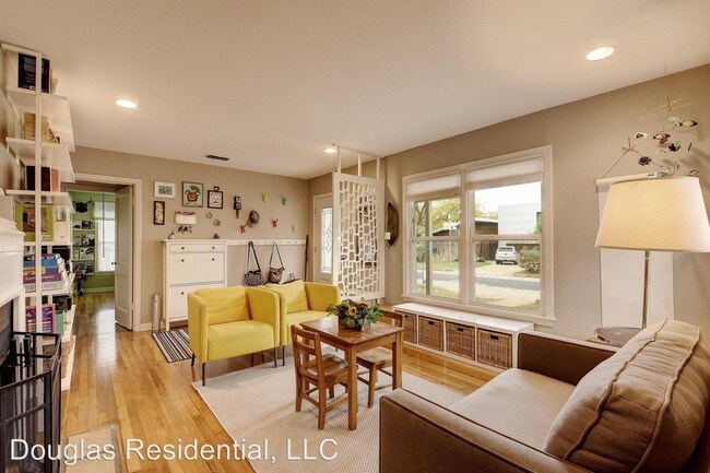 Foto del edificio - 5421 Woodview Ave
