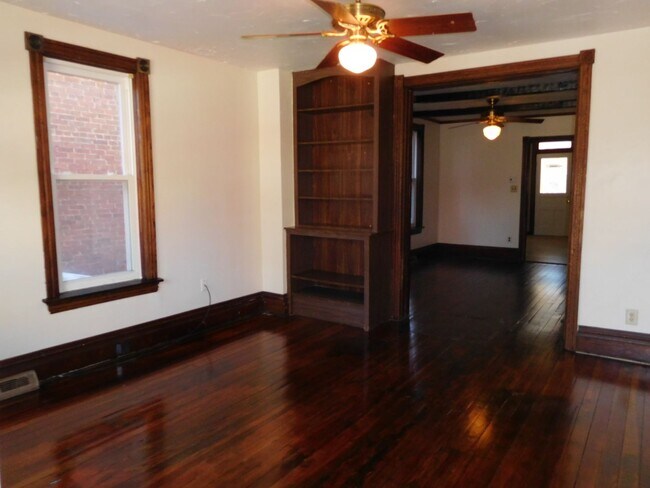 Foto del edificio - 231-233 W. Sixth St.