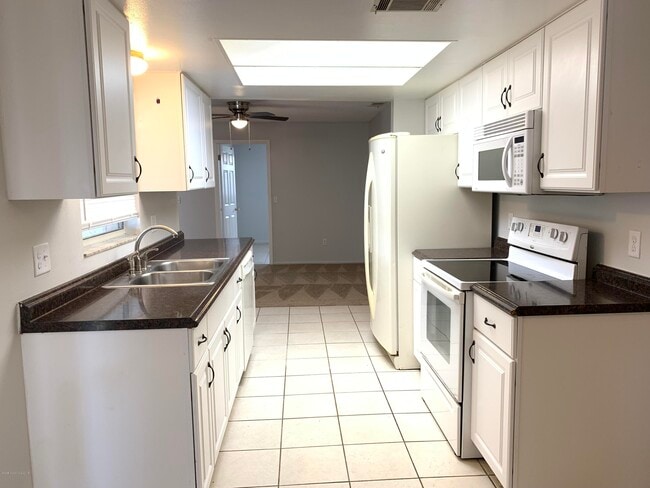 Building Photo - 609 Croton Rd