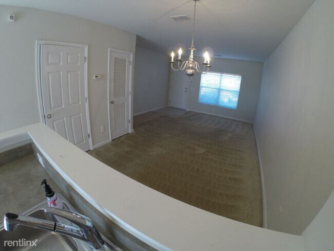 Building Photo - 2 br, 2 bath Townhome - 4914 SW 45th Cir