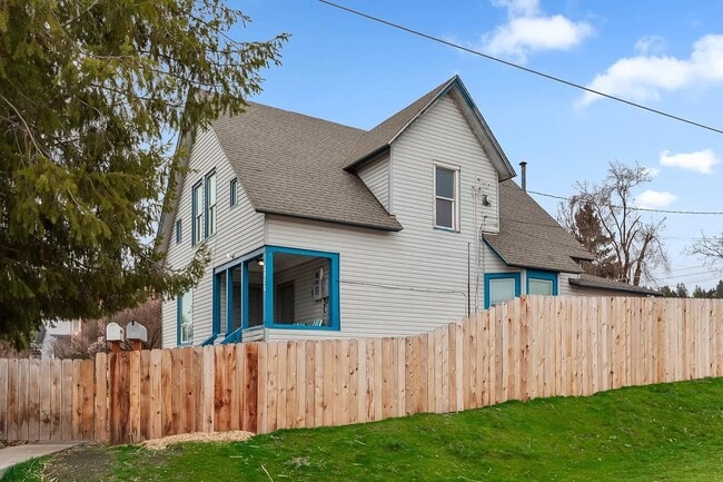 Building Photo - 2502 E Hartson Ave