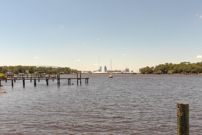 Foto del edificio - 5811 Atlantic Blvd