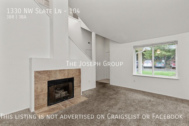 Building Photo - Spacious 3BR/2.5BA townhome in nice Lakela...